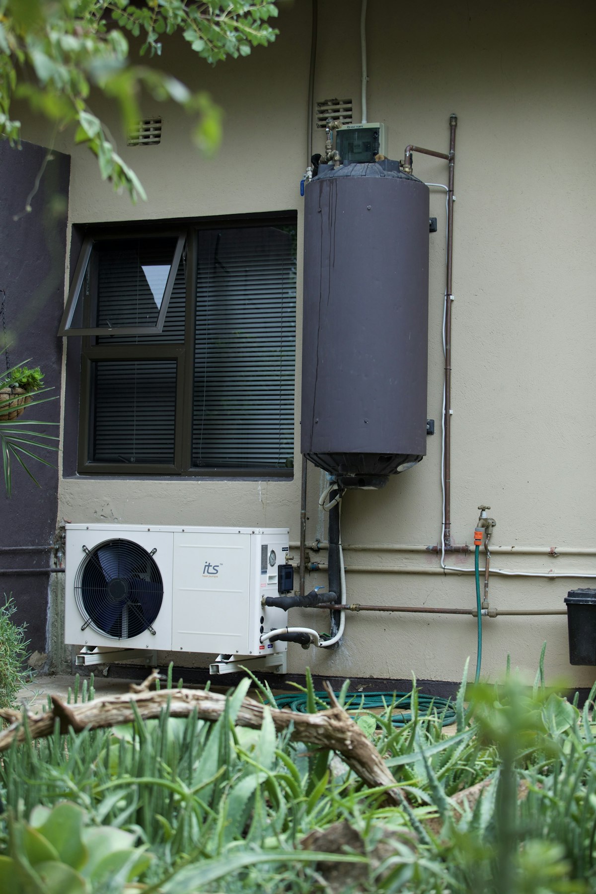 Water heater leak and replacement warning signs in Queen Creek and Phoenix Metro Arizona