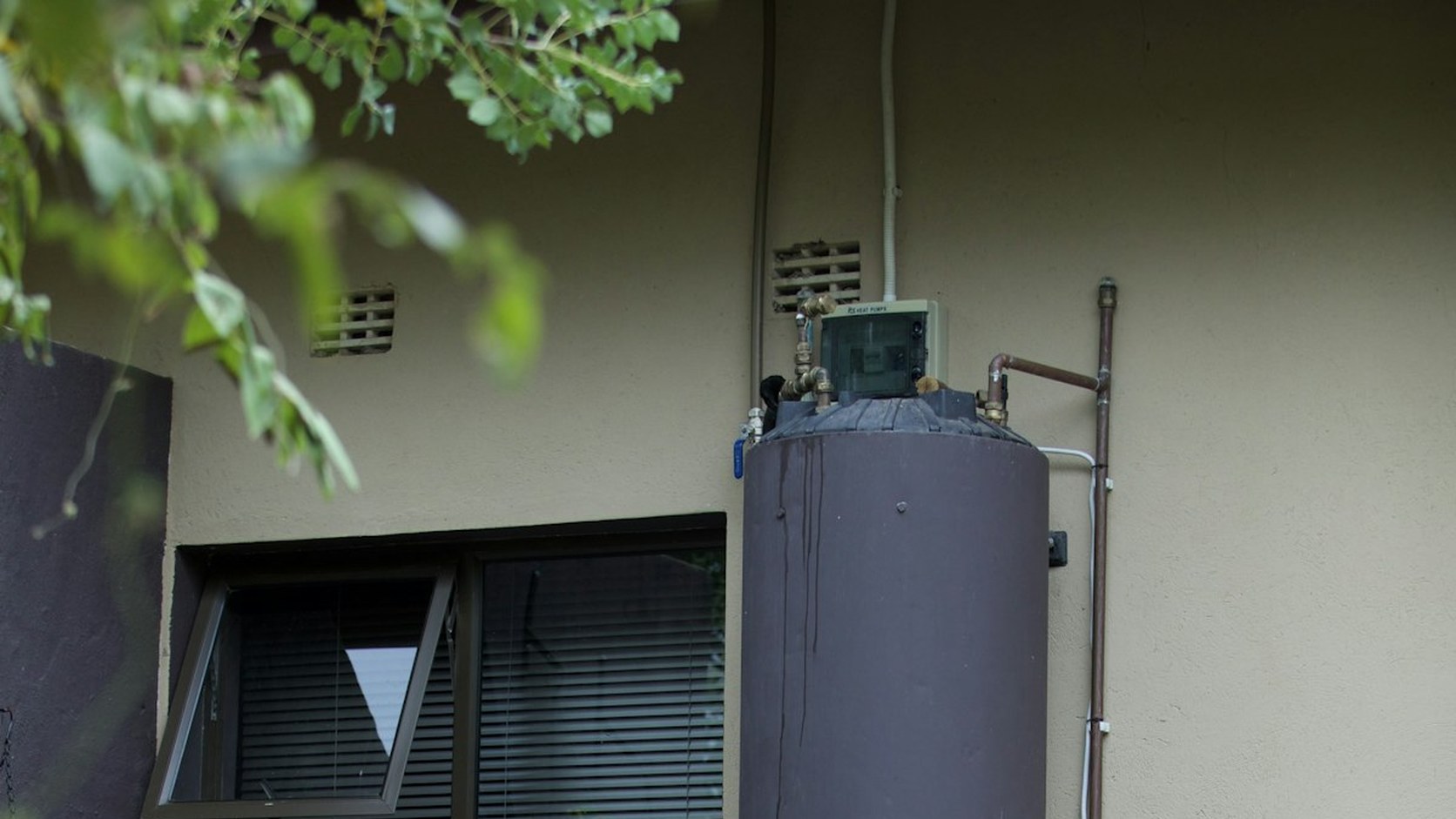 Water heater leak and replacement warning signs in Queen Creek and Phoenix Metro Arizona